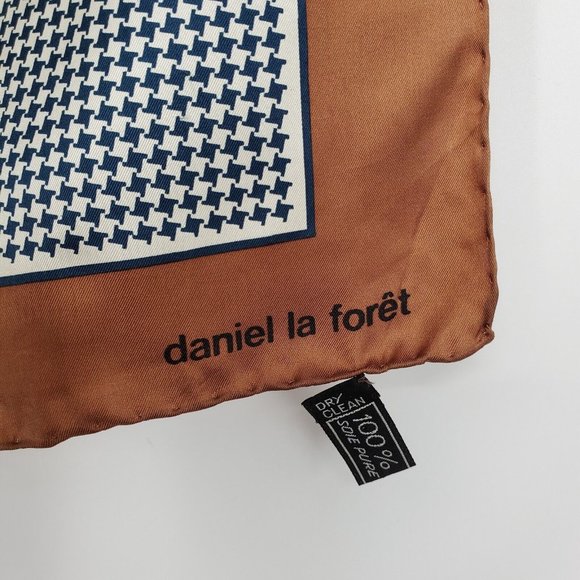 Vintage Silk Scarf Navy Blue Brown Houndstooth Hand Rolled 18" Square - Picture 6 of 6